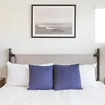 Landing Modern Apartment With Amazing Amenities