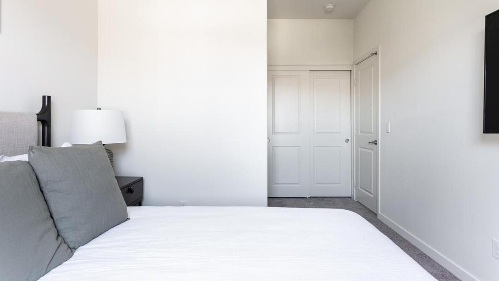 Apartment Landing Modern With Amazing Amenities San Diego