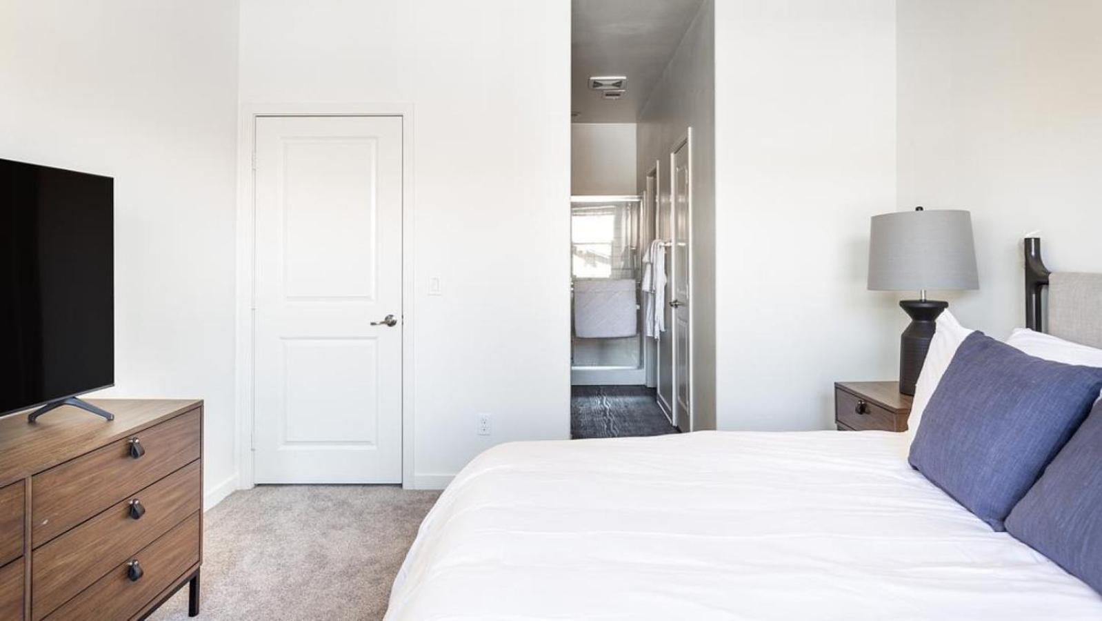 Landing Modern With Amazing Amenities
